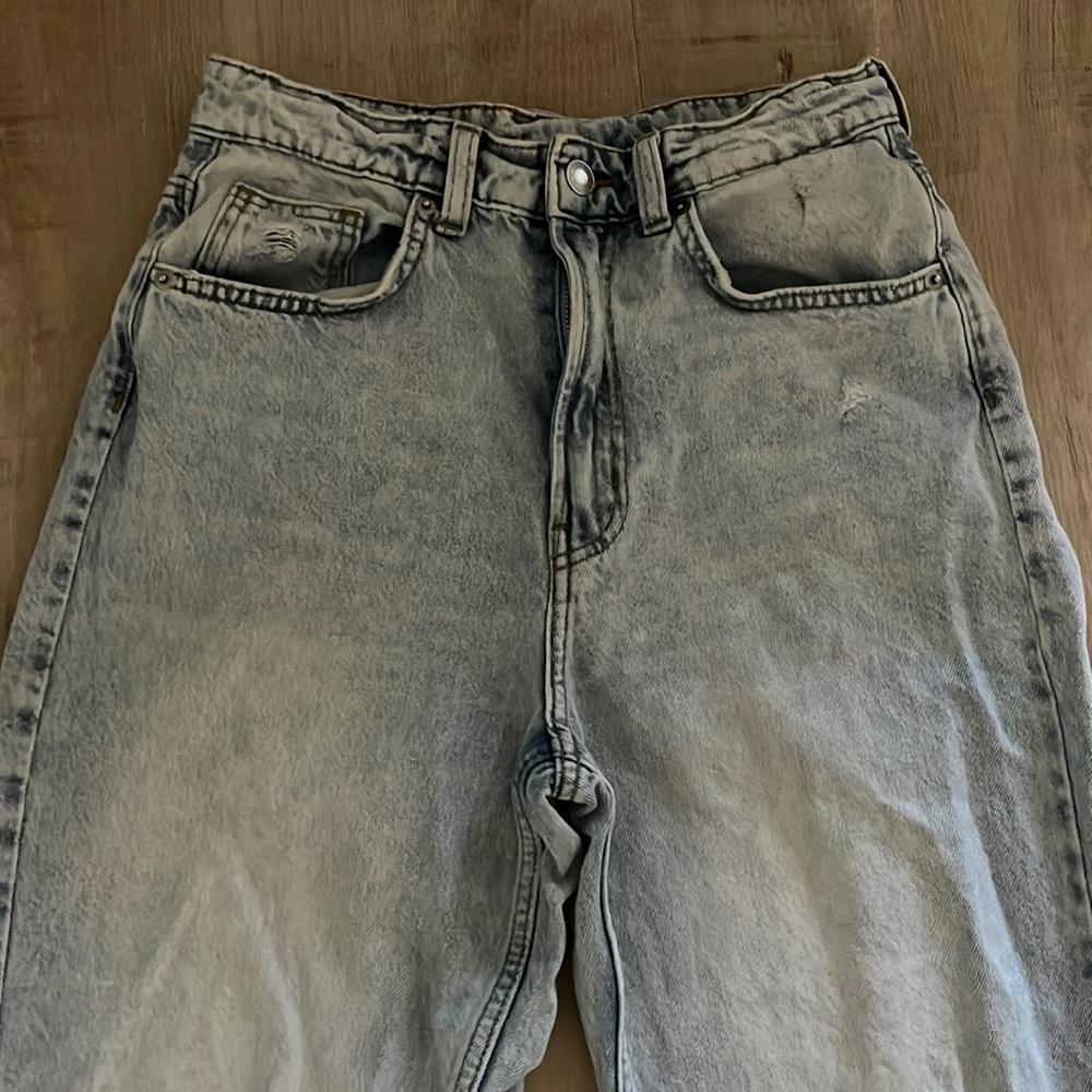 H&M High Waisted 90’s Straight Jean (Women’s size 4)